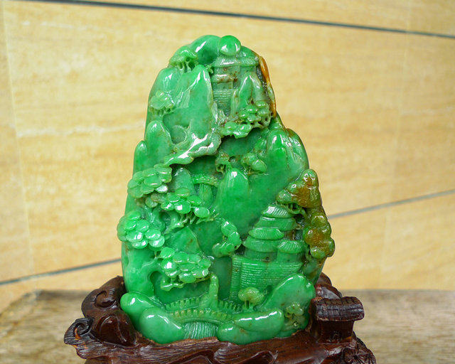 缅甸翡翠A货玉石珠宝自然光实拍冰糯种满绿双彩山水摆件000014