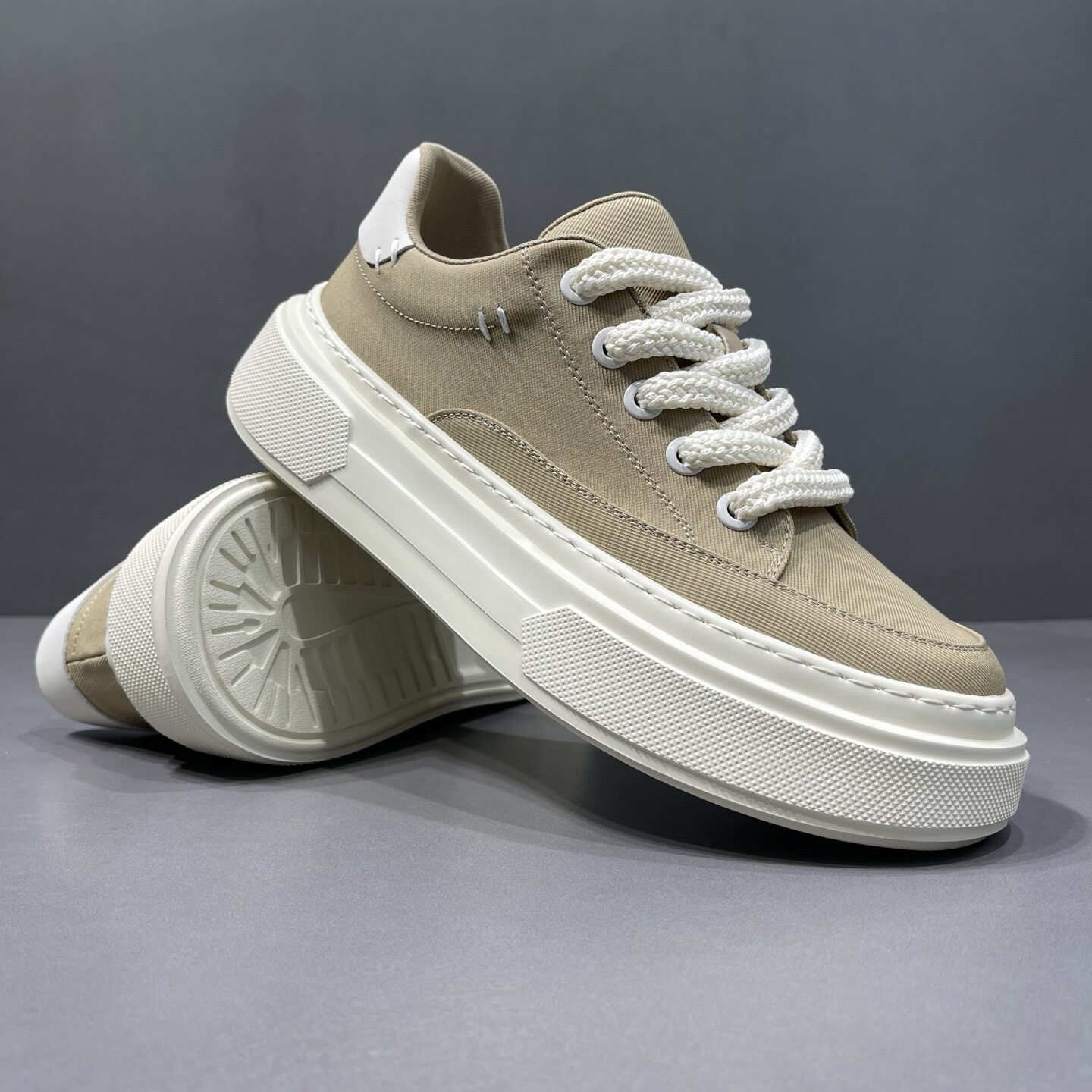 枫之时尚夏季厚底增高休闲鞋简约百搭舒适透气布面2026男士潮板鞋