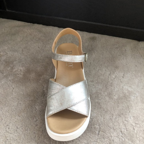 born  头层牛皮交叉一字扣厚底凉鞋6 8