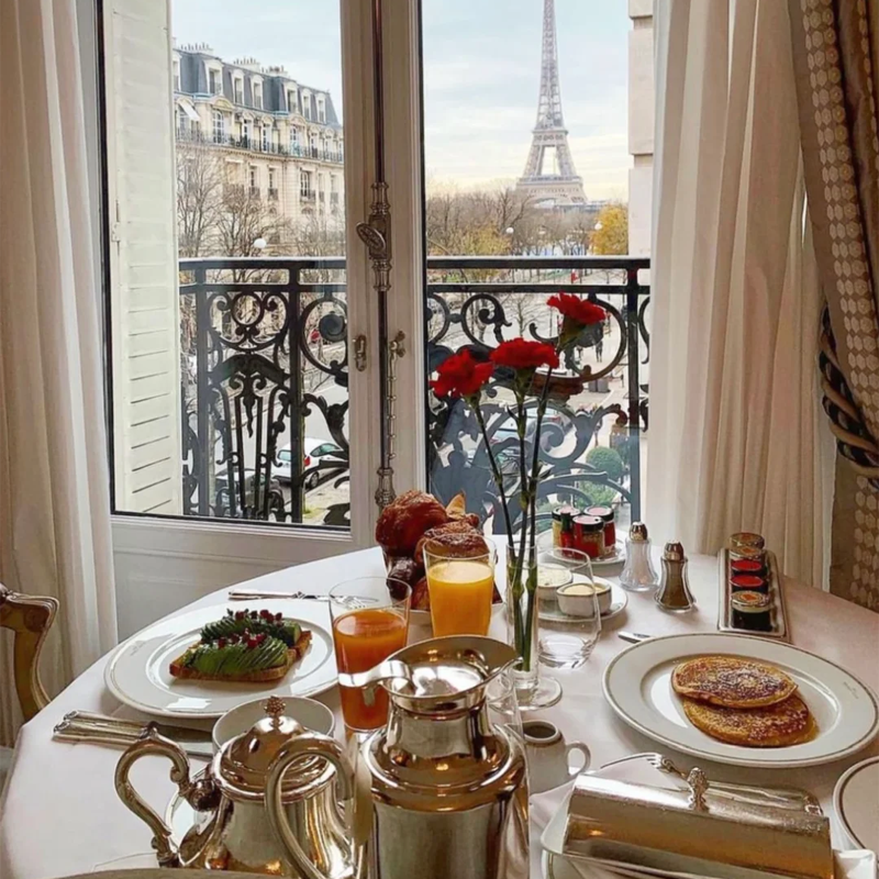 有亲子自行车制作与海滨星空烧烤等活动，搭配烹饪学院料理实践 可定制沙漠探险、浪漫烛光晚餐，毗邻多个商圈地标 套餐含每天双人早餐，送酒店消费券 享VIP礼遇，提前入住延迟退房、免费升级房间、生日布置等