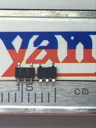 TC7S04F SOT23-5 TOSHIBA 丝印E5