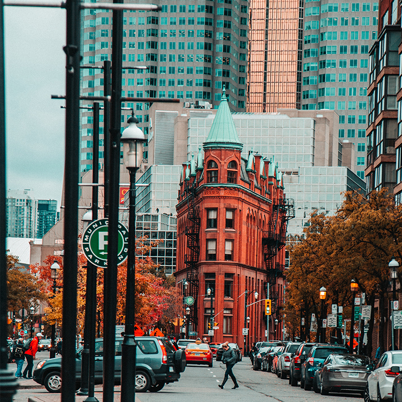 【包机控房】全国飞多伦多多航班可选、酒店位置根据您的行程安排~ 【天天出发】不论您身处何方，随时随地每天都可出发~ 【省心自由】精华景点导游带领游览，剩余时间自由活动~ 【急速响应】在线客服随时为您答疑解惑，欢迎咨询可电话~