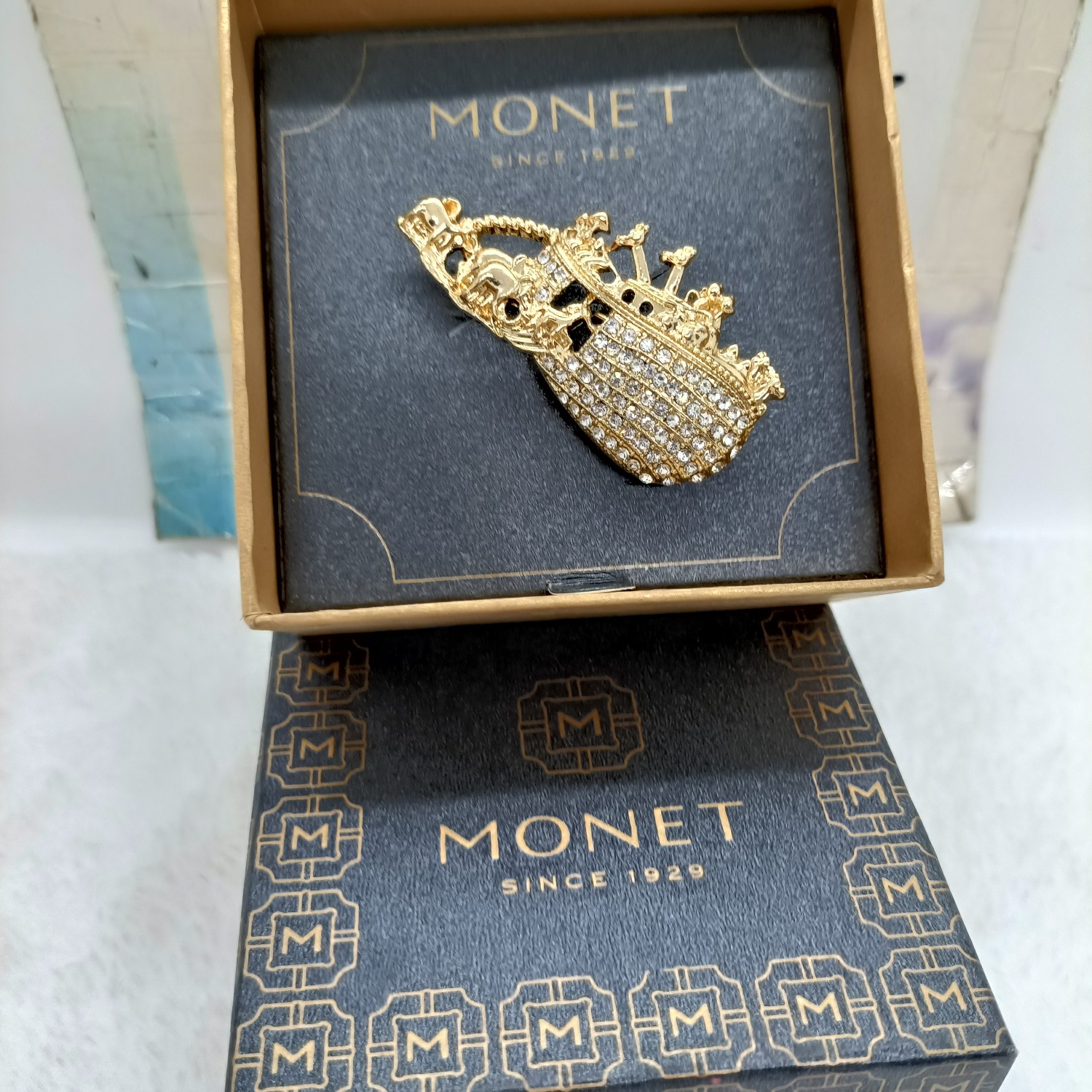 A6 满26包邮 M0NET标胸针