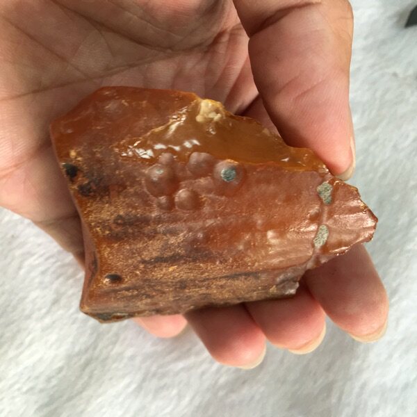 纯天然乌克兰精选琥珀蜜蜡原石原矿鸡油黄毛料水滴坠料50-100克