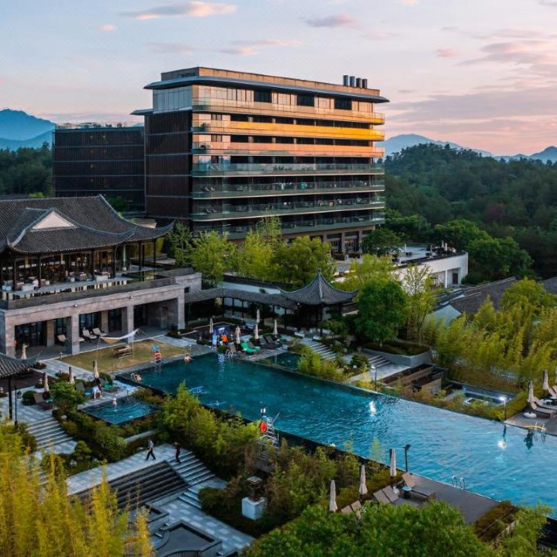 【需要二次确认】下单前请务必先提供日期咨询客服查房，有房再付款. 【住】园景房大床或双床 2 晚(连住) + 早餐 2 份/天 + 儿童 【食】尊享旅拍5张 1 份 + 养修护照打卡一次 1 份  【享】双人颂钵疗愈音乐会100元代金券2张 1 份 