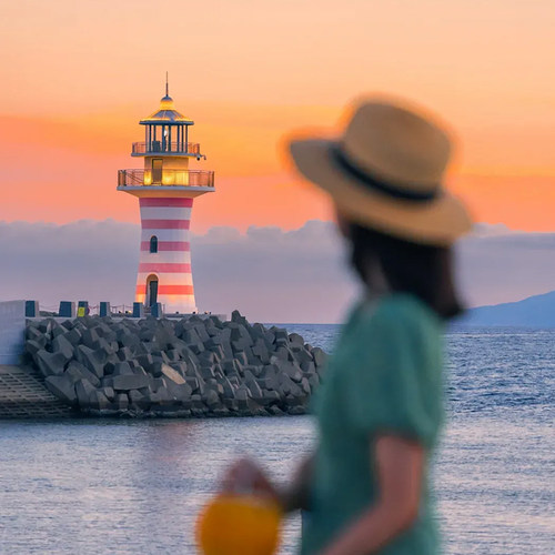 精品小团：一单一团、亲子游、家庭游、朋友聚会、情侣蜜月，私属空间 特别活动：自由品味当地美食+优质晨点打卡国潮+车型随选舒适出行 缤纷景点：妈屿岛+礐石风景区+汕头老城+青澳湾+韩文公祠+广济桥 定制行程：1v1专业定制师+24h管家式服务+行程自由+天数随心