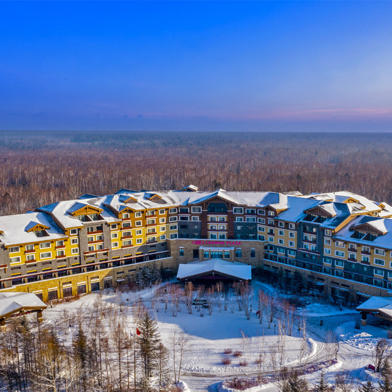 早鸟雪货2晚长白山皇冠假日酒店含2人雪票真温泉高铁站接送旅游