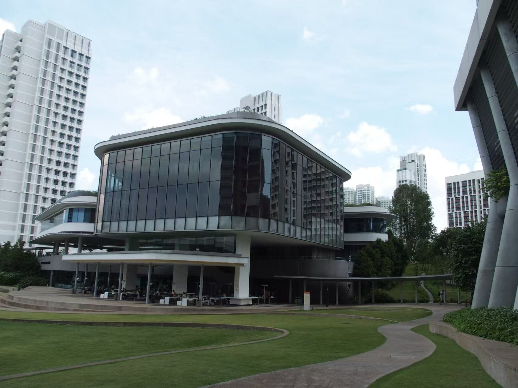 新加坡国立大学