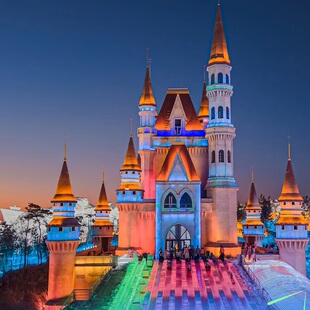 【双人畅玩2大景点】长春冰雪新天地+长春天定山滑雪场1日票+中国雪里屯民宿1晚