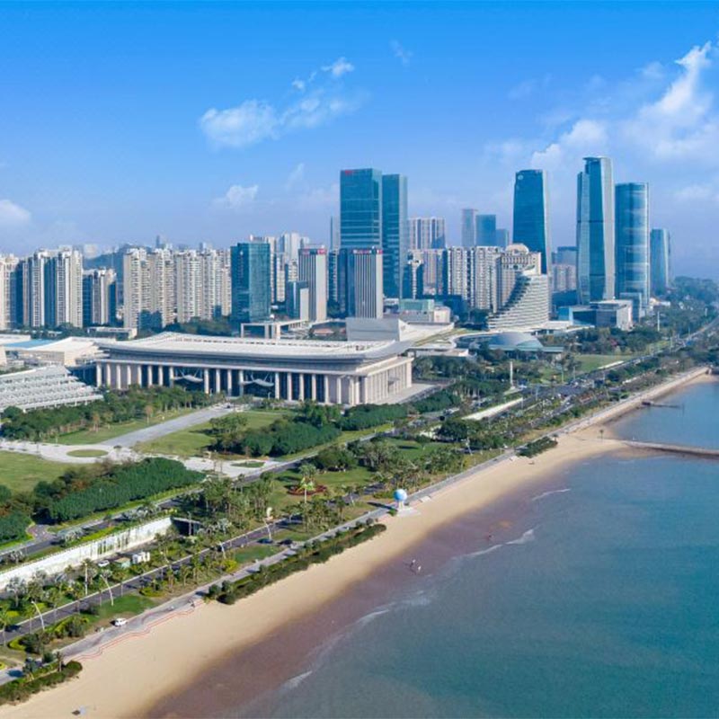 酒店坐落于厦门市区，位置离热门景点均打车15分钟左右 入住可享双人早餐+欢迎水果 儿童乐园+健身房无需畅玩+演唱会期间免费往返巴士