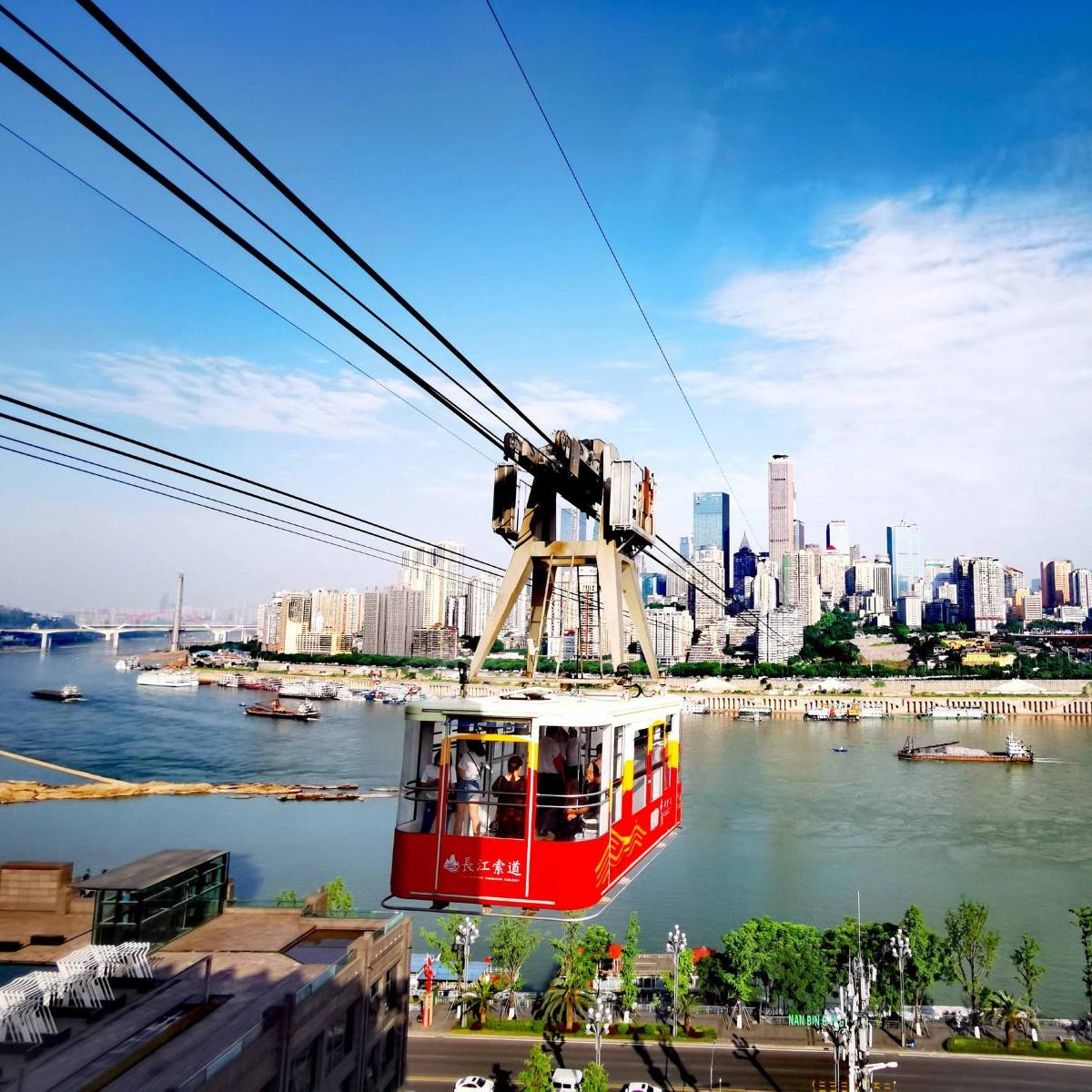 重庆长江索道/轻轨穿楼观景台/洪崖洞/解放碑步行街包车一日游