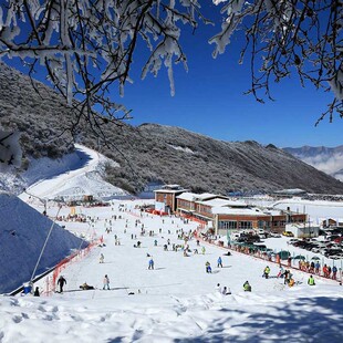 [九鼎山太子岭滑雪场-全天滑雪票+景区大门票]免押金