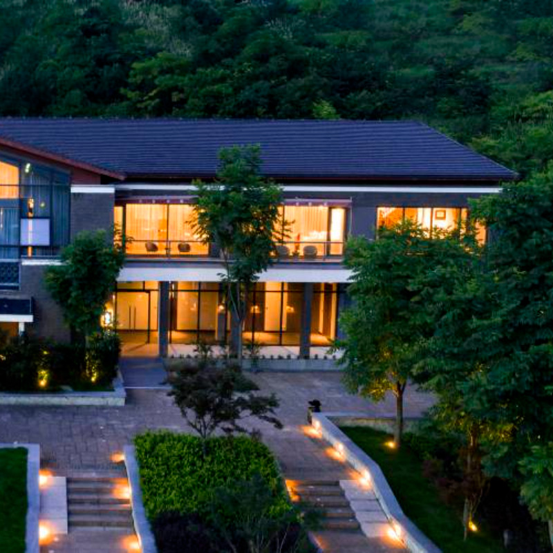 【需要二次确认】下单前请务必先提供日期咨询客服查房，有房再付款. 【住】禾居大床/双床房 （背靠山景） 2 晚(连住) 【食】早餐 2 份/天 + 首日欢迎水果 1 份 + 迷你吧 1 份  【享】45分钟旅拍免费体验（含2张精选电子照片）+天台山高铁接送站服务