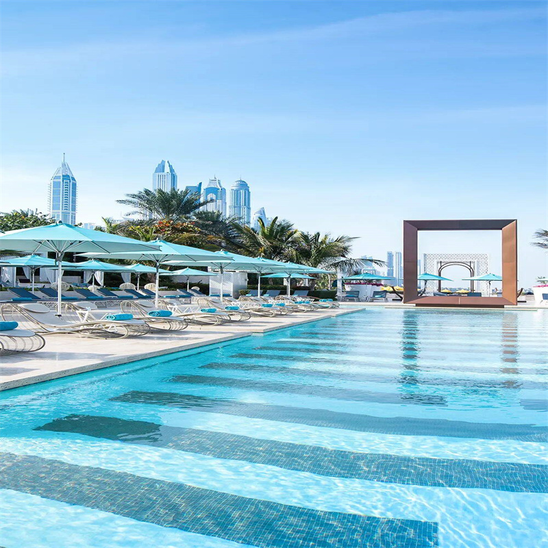 【卡塔尔】半岛明珠，全世界最富有国家之一，是阿拉伯世界的重要力量 当地餐和中餐穿插安排，既可品味当地美食也满足中国胃。 马斯喀特特别安排快艇出海，寻找海豚 一次游遍 4 国，挑选最典型的中东风情地，无论视觉或感官都最佳体验