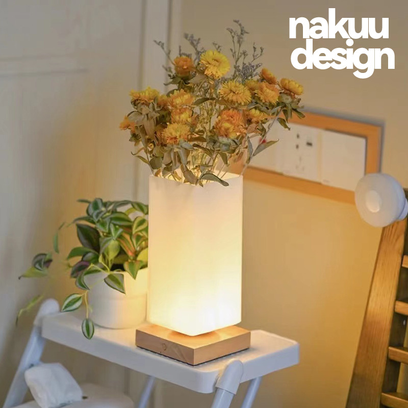 北欧诧寂风台灯可插花