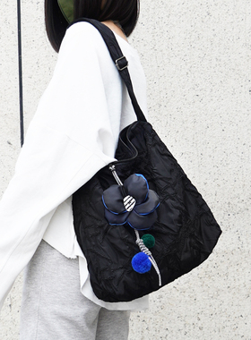 原创小众花潮流大容量托特包女黑色帆布包单肩斜挎包百搭ins休闲