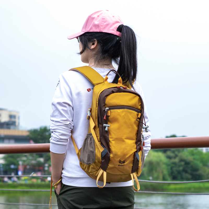 户外登山包女轻便20升小背包徒步