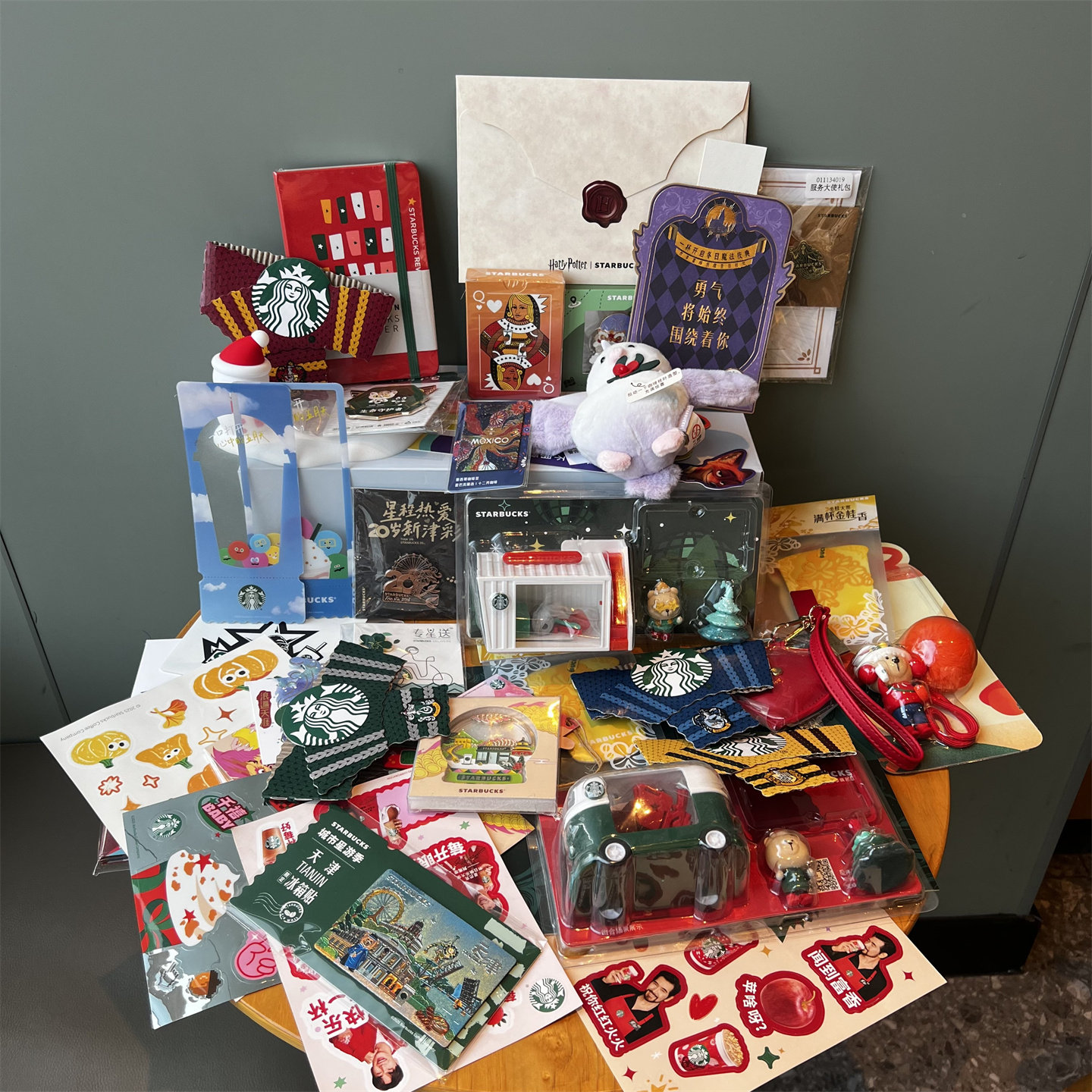 星巴克特价会员挂件小熊玩具女神哈利波特贴纸钥匙扣相框冰箱贴