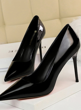 尖头单鞋女士春秋新款黑色高跟鞋职业细跟亮面漆皮红色瓢鞋大码41