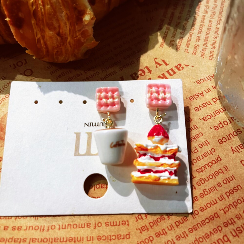 原创设计手工仿真拿破仑蛋糕拿铁耳环趣味美食草莓小饼干蚊香耳夹