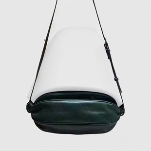 植糅头层牛皮橄榄球挎拳击包头层牛皮手工缝制个性时尚圆包手机包