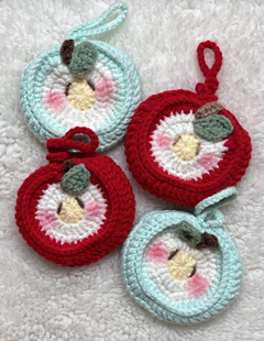 3苹果挂件钩织成品苹果耳机包可爱耳机包手工礼物