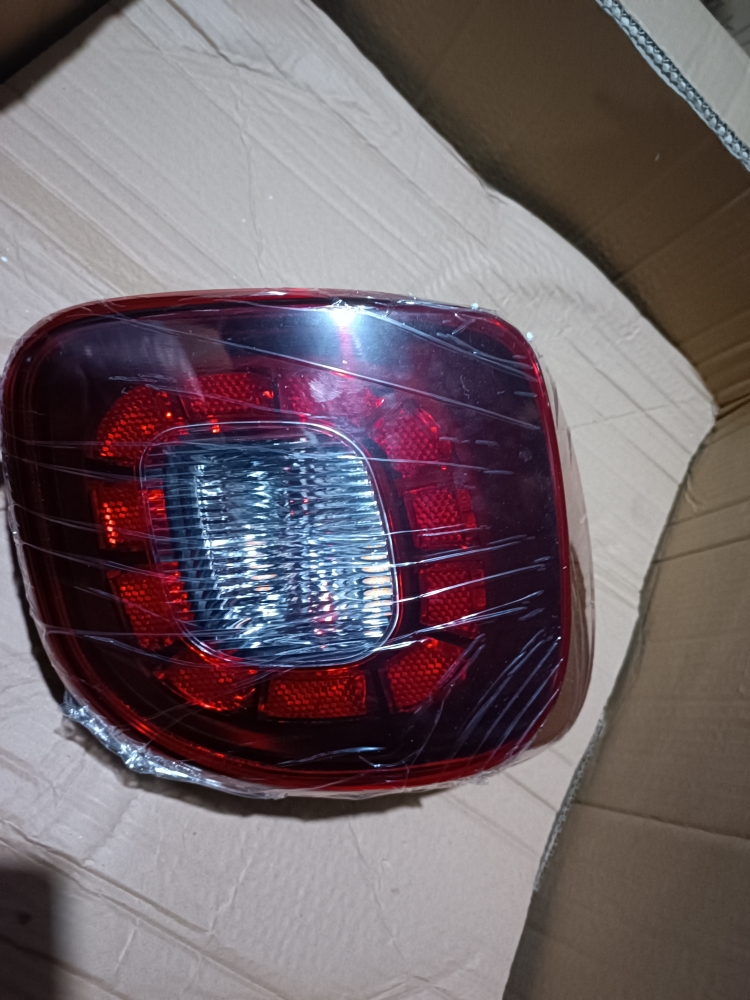 新能H6尾灯 合众鑫辉H6尾灯总成合众电动四轮后尾灯总成