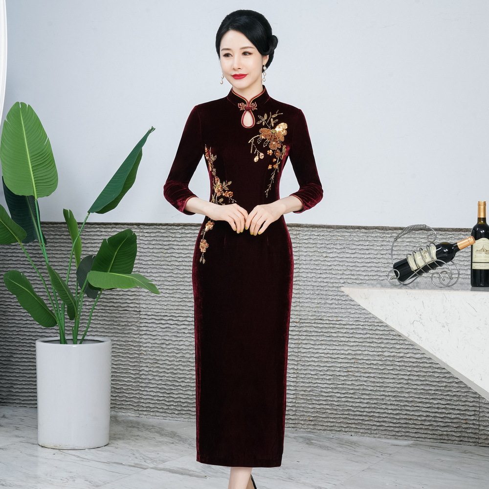 秋冬高档丝绒亮片刺绣钉珠旗袍敬酒服喜婆婆中老年日常妈妈连衣裙