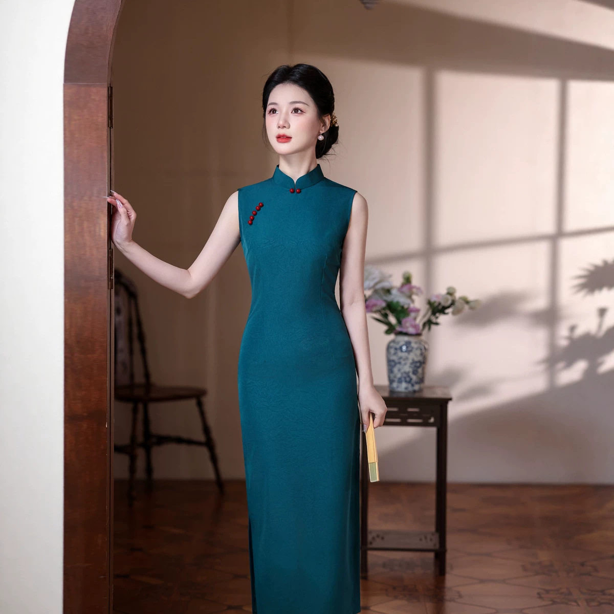 M绝美孔雀蓝色暗纹年轻款新中式国风无袖2026夏优雅气质旗袍裙