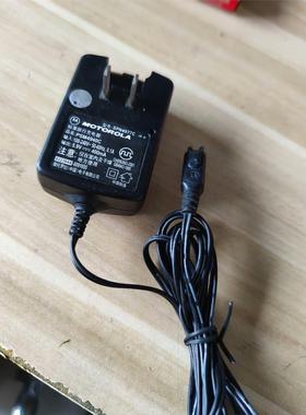 出全新摩托罗拉SPN4977C型号充电器，品名PSm4940