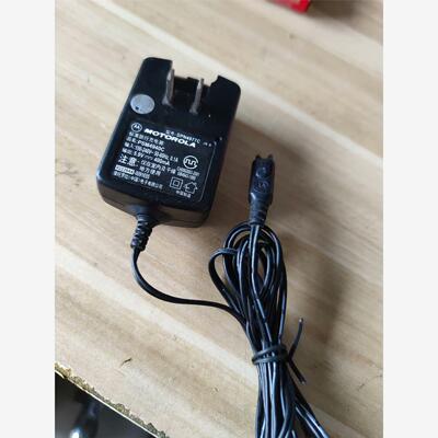 出全新摩托罗拉SPN4977C型号充电器，品名PSm4940