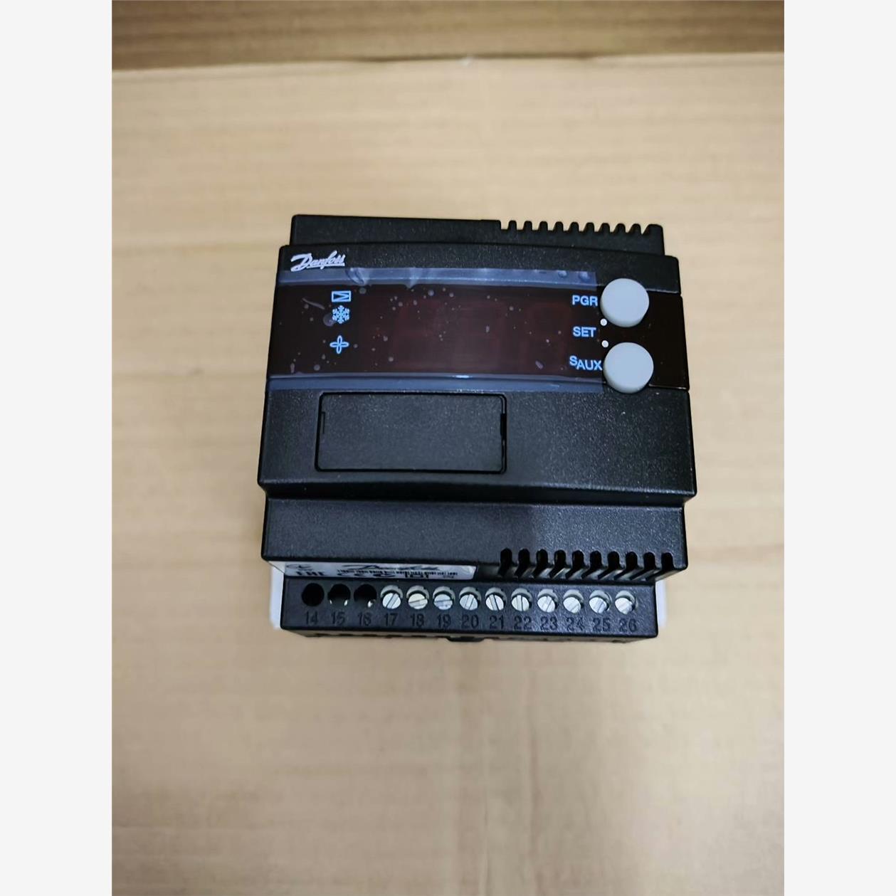084B7060danfoss丹佛斯温度控制器EKC361