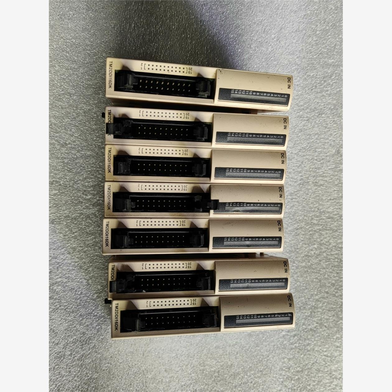 施耐德输入模块TM2DDI16