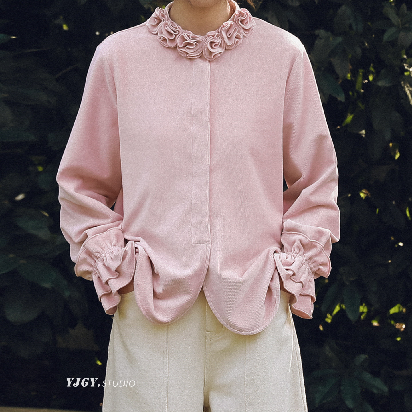 印计谷羽玫瑰烧花领设计灯芯绒衬衫女春夏季木耳花边长袖日系衬衣