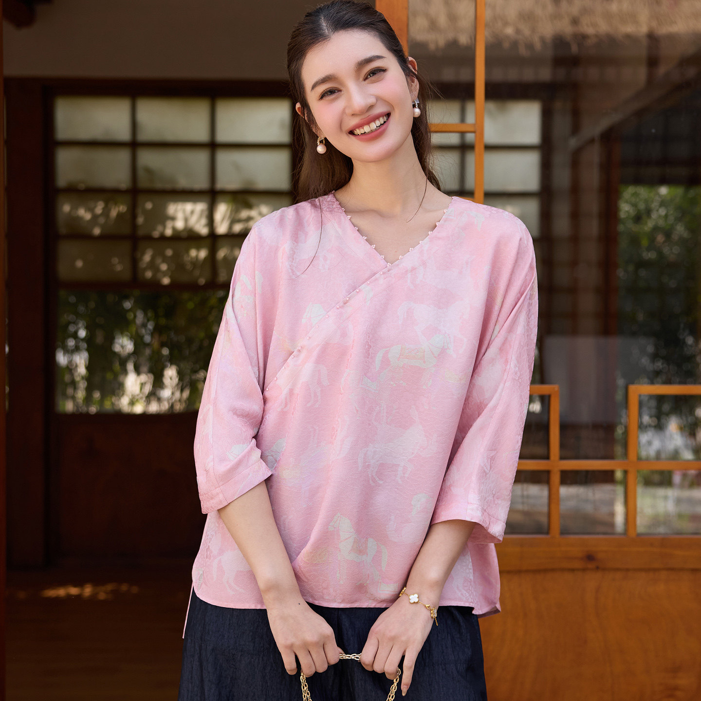 菲伊唐真丝提花夏季凉感V领 遮肉显瘦斜襟系带中袖百搭休闲女上衣