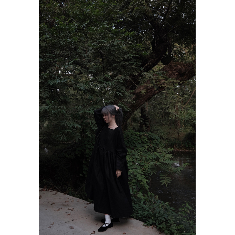 设计感小众宽松秋黑色亚麻连衣裙