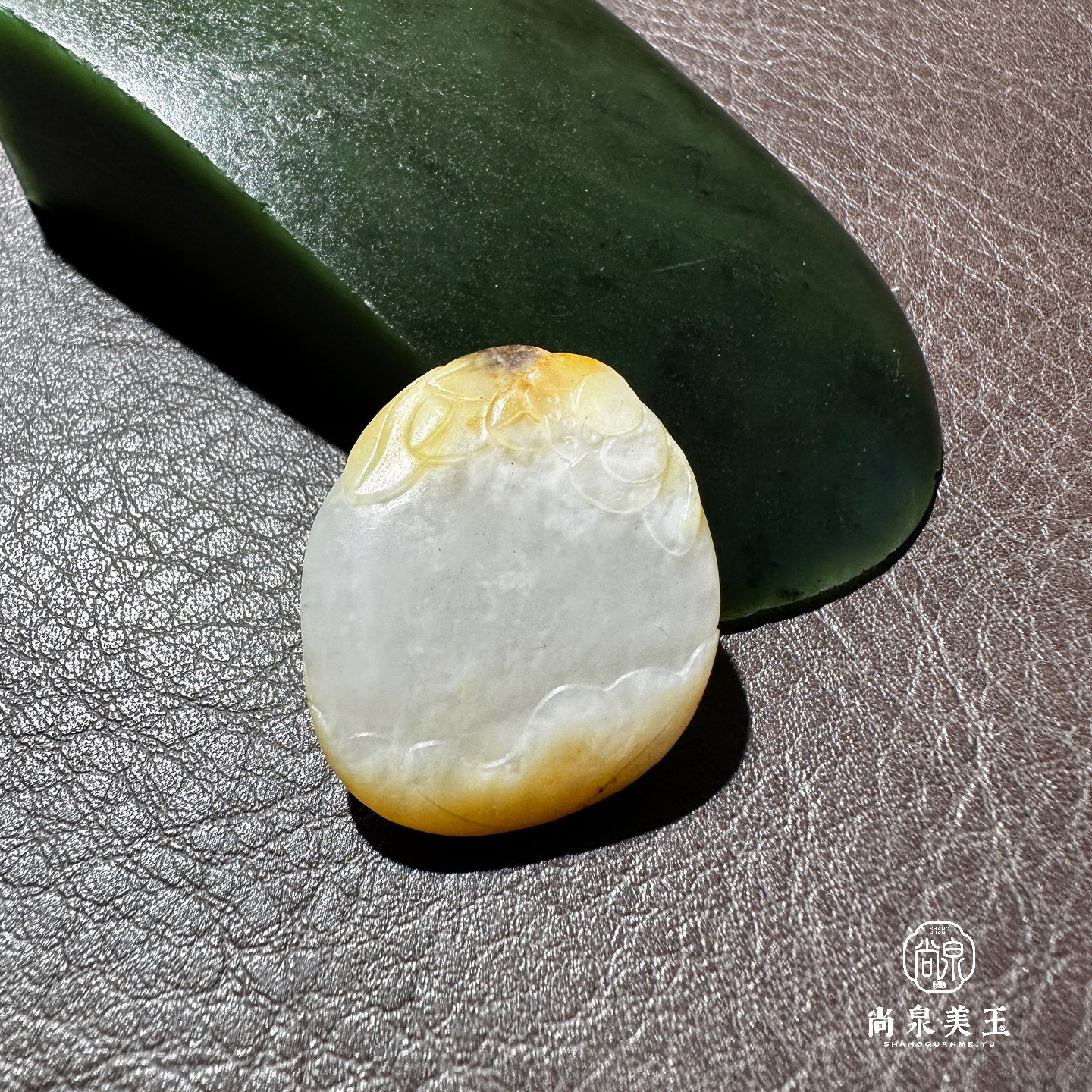 尚泉美玉新疆和田玉籽料白玉天地黄皮俏色雕莲花挂件独籽吊坠手工