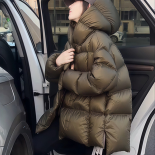 2025年冬季新款韩系休闲风时髦超好看简约墨绿色连帽羽绒服外套女