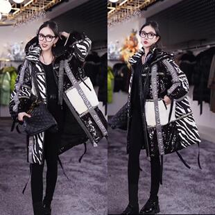 2025新款亮黑白拼接短款羽绒服女小个子冬季大帽子保暖外套加厚保
