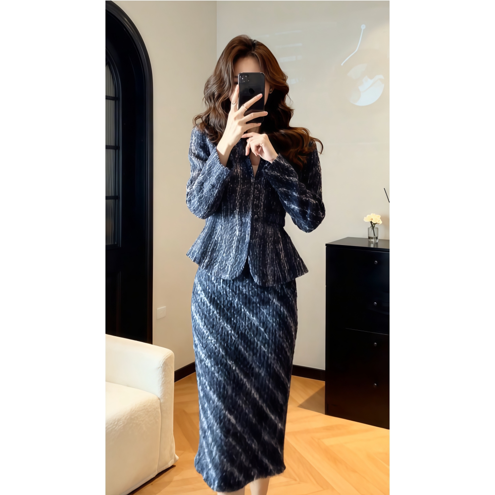 斜条纹深蓝色毛呢西装半裙套装女