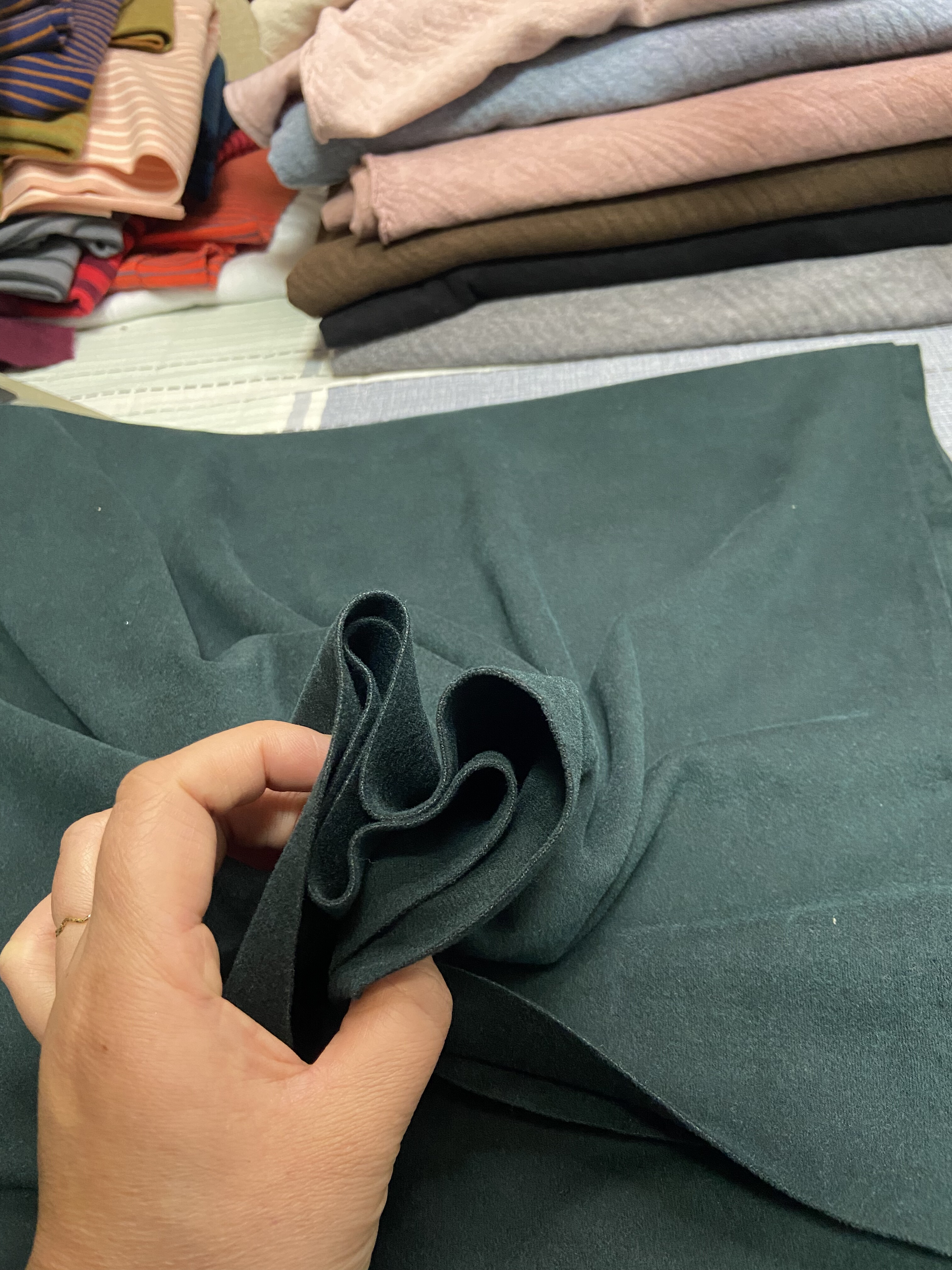 墨绿色双面蚕丝澳绒60s高密锁热绒自发热保暖内衣打底针织面料