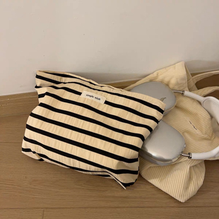 简简单单的黑白条纹大容量化妆包简约水乳化妆品收纳包便携洗漱包