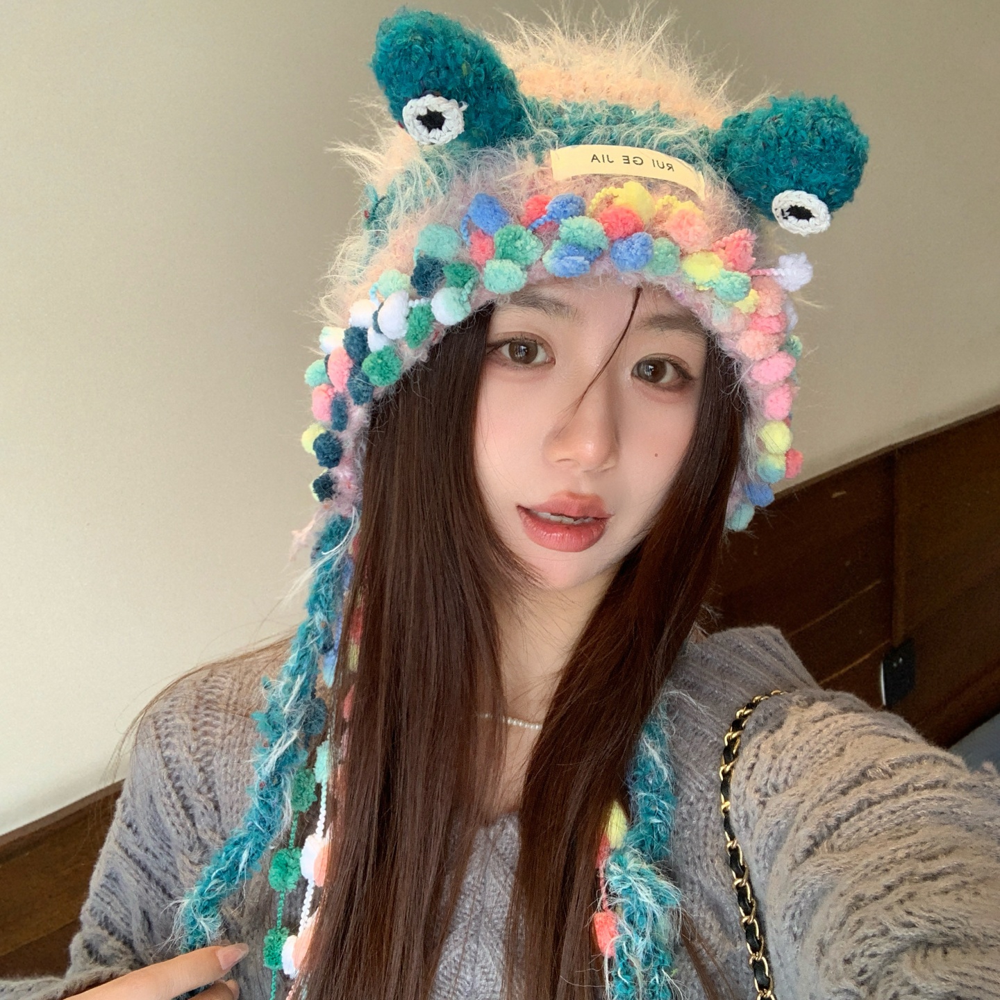 可爱小怪兽毛绒辫子针织帽女2025新款秋冬季加厚保暖显脸小护耳帽