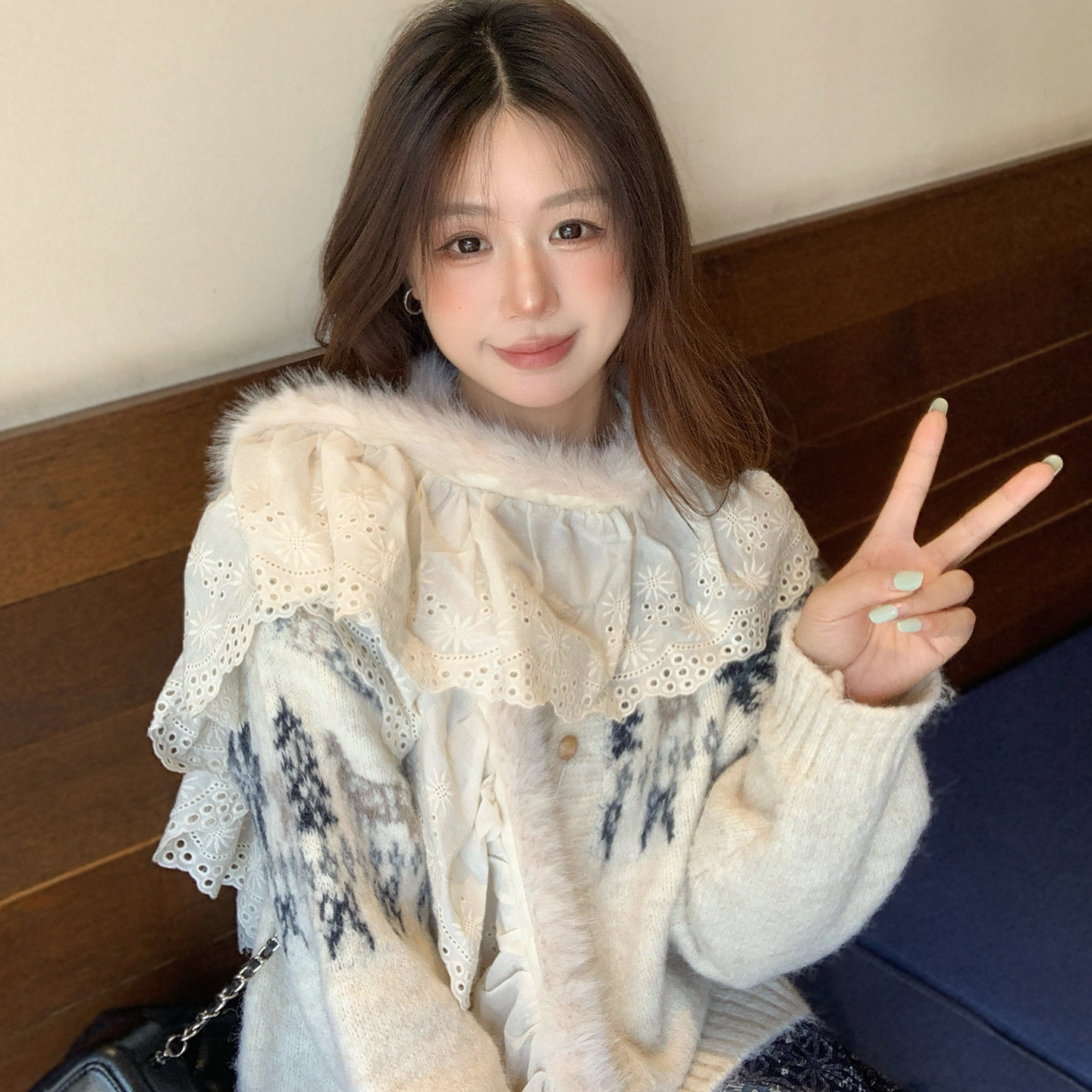 白色毛绒蕾丝花边围巾女披肩个性y2k辣妹韩系秋冬保暖叠戴风围脖