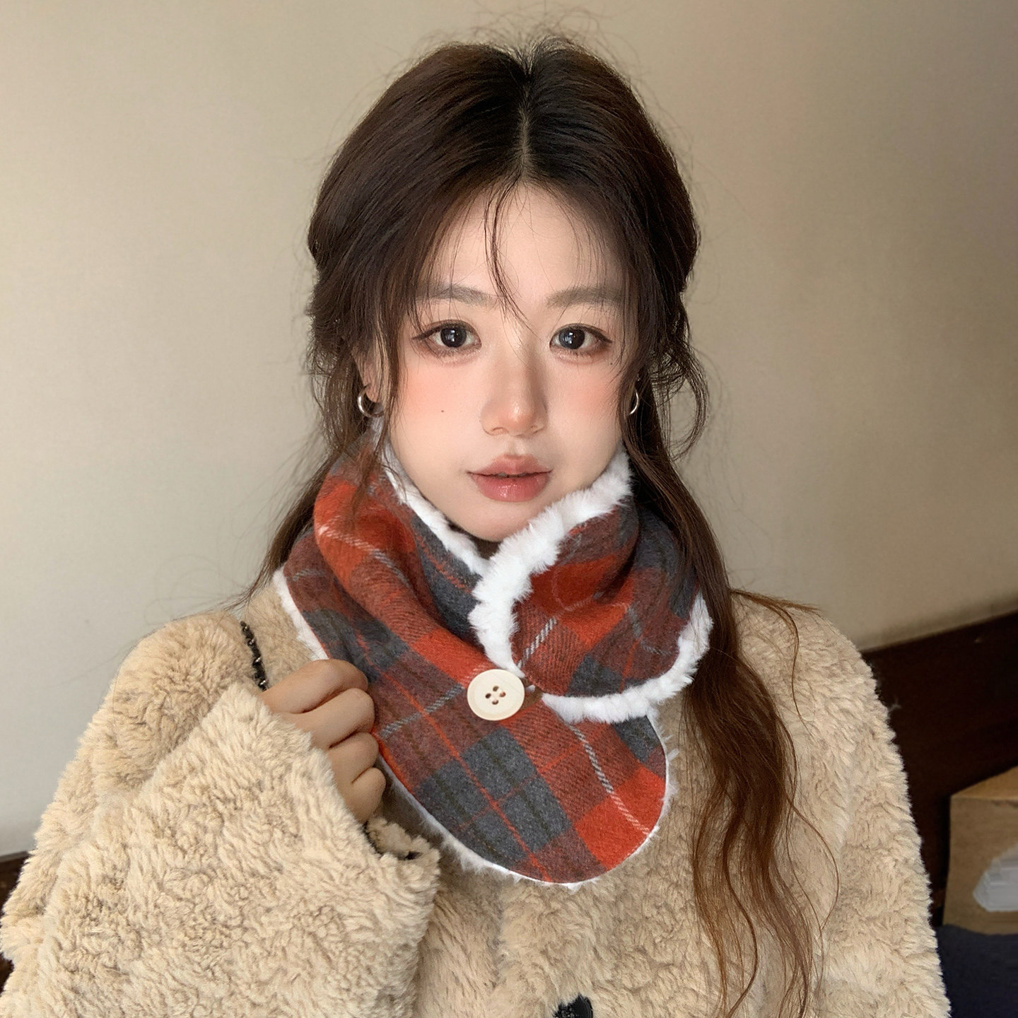 原创设计新款复古格子纽扣加绒围脖女时尚设计感保暖防寒护颈围巾
