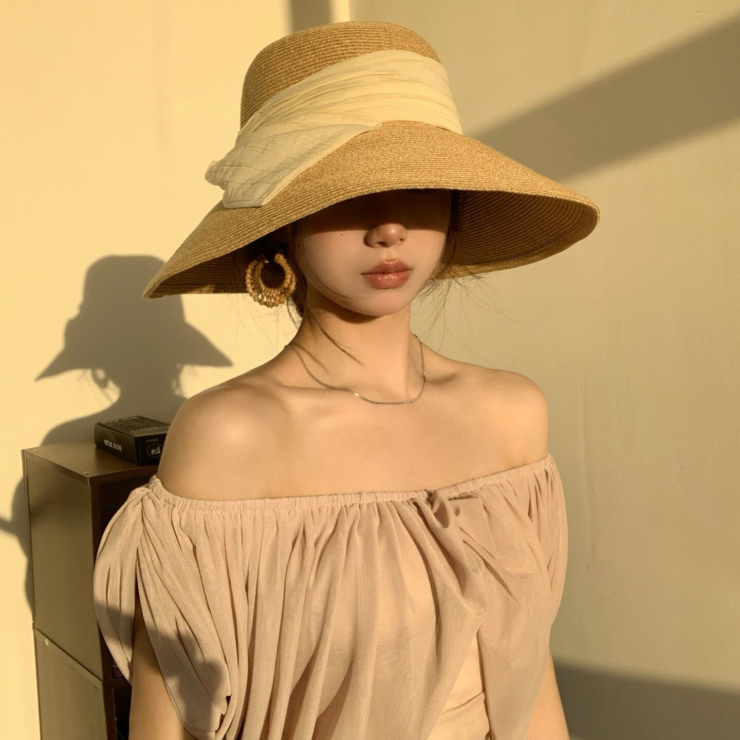 气质织带蝴蝶结草帽女夏季大帽檐防晒遮阳帽户外沙滩度假草编帽子