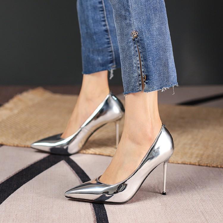 银色大码真皮浅口尖头高跟鞋