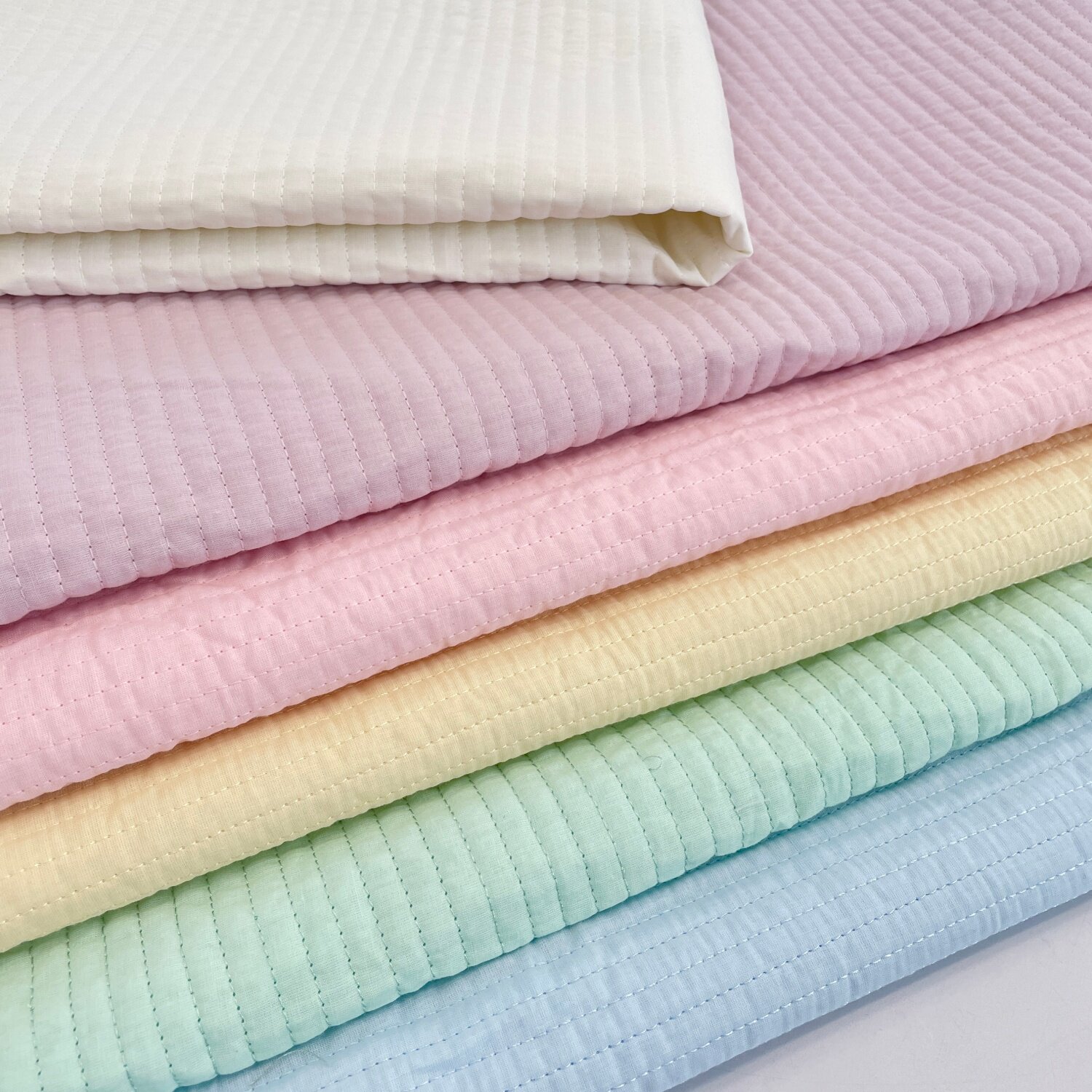 奶白紫粉黄绿蓝竖条纹绗缝夹棉布料 肌理感 春夏家居服面料