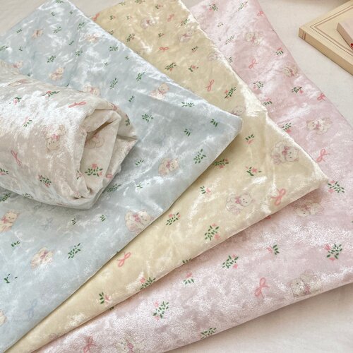 布亦  华丽清新丝绸蝴蝶结可爱小熊布料光泽感顺滑童装旗袍面料