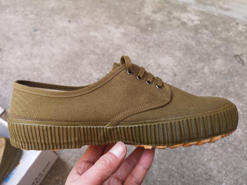 峥嵘岁月限量版17厂纪念出国70周年土黄50解放鞋胶鞋原厂精致复刻